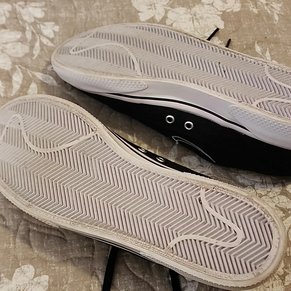 Nike Black Canvas Low-Top Sneakers - Picture 5 of 6